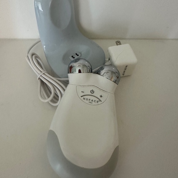 NuFACE Trinity Facial Toning Device - Picture 1 of 2